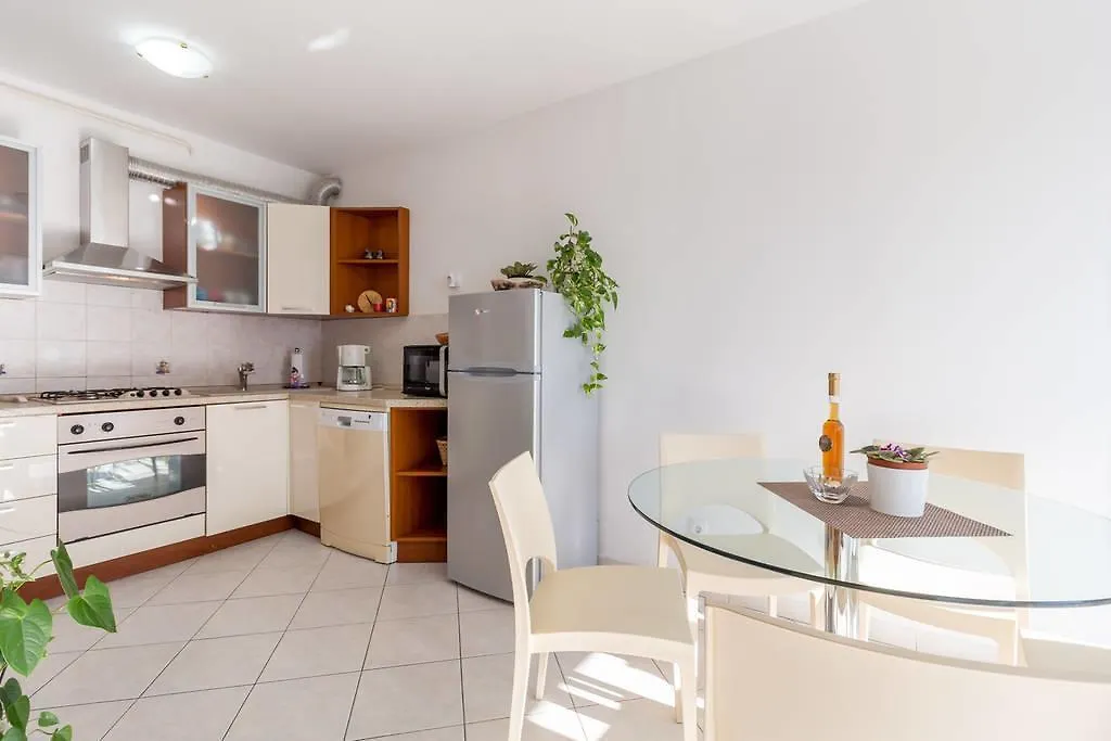 Apartment Emily Pula